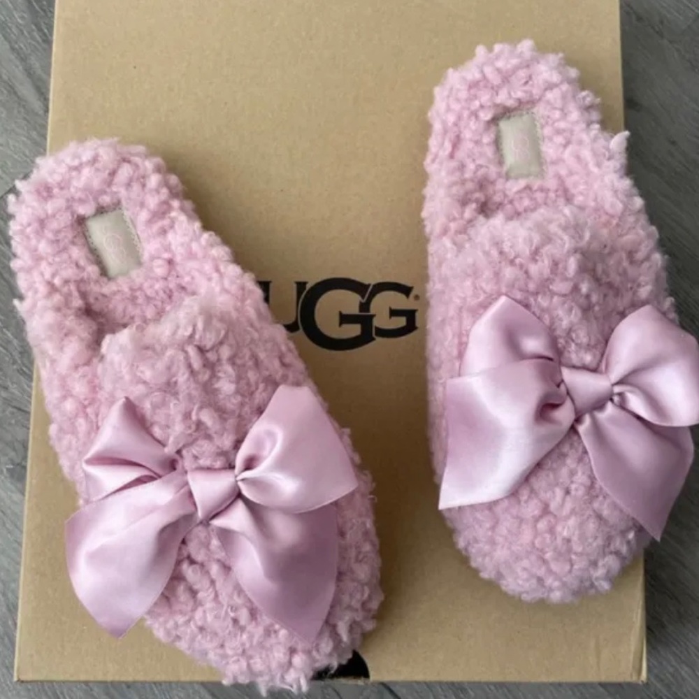 UGG Addison shearling front bow slip on slippers Girls size 4